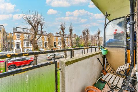 2 bedroom flat to rent, Queens Drive, Highbury, London, N4