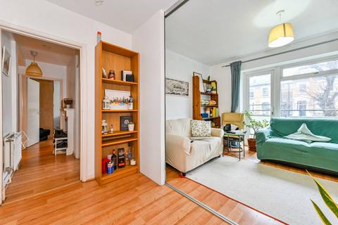 2 bedroom flat to rent, Queens Drive, Highbury, London, N4