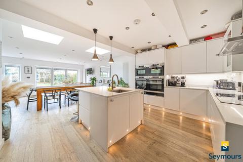 9 Pentreath Avenue, Guildford, GU2 7TA