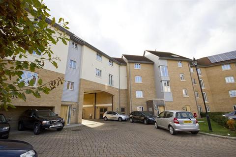 2 bedroom apartment to rent, Thomas Court, New Mossford Way, IG6 1FJ