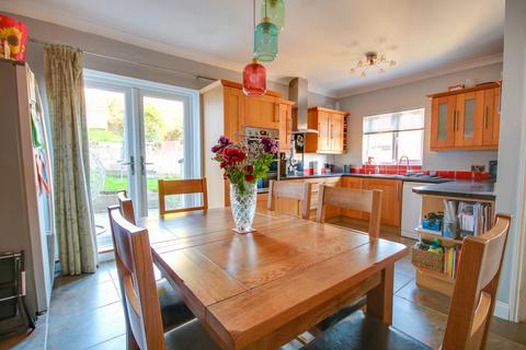 BITTERNE! STUNNING RIVER VIEWS! GUIDE PRICE £300,000 - £325,000!