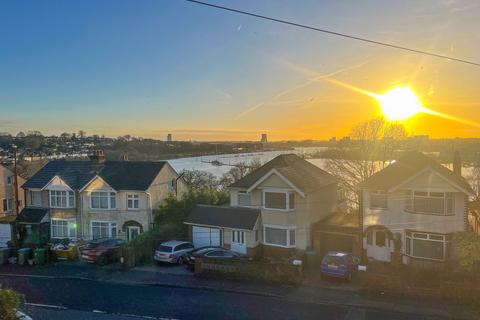 BITTERNE! STUNNING RIVER VIEWS! GUIDE PRICE £300,000 - £325,000!