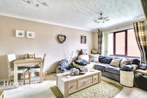 2 bedroom semi-detached house for sale, Sunnyfields, Lowestoft