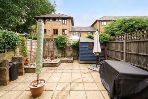 2 bedroom terraced house to rent, Vinegar Street, London E1W