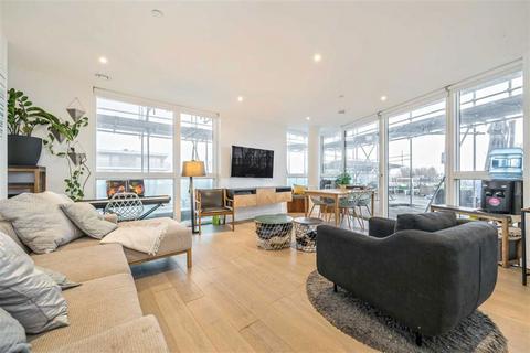 3 bedroom flat for sale, River Gardens Walk, London SE10