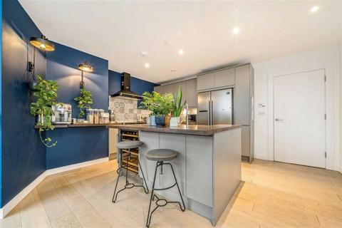 3 bedroom flat for sale, River Gardens Walk, London SE10