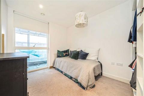 3 bedroom flat for sale, River Gardens Walk, London SE10