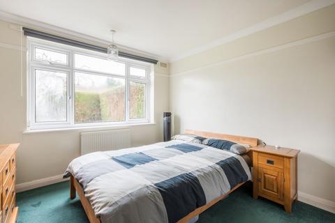 2 bedroom maisonette for sale, Meadow Way, Reigate, RH2