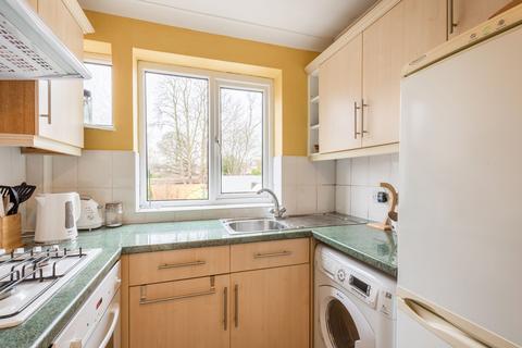 2 bedroom maisonette for sale, Meadow Way, Reigate, RH2