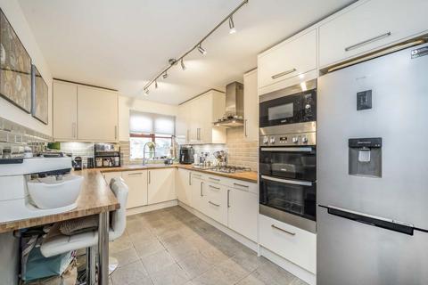 2 bedroom flat for sale, Holders Hill Road, London NW4