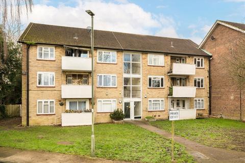 3 bedroom flat for sale, Capel Close, London N20