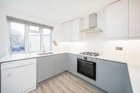 1 Capel Close, London, N20 0QU