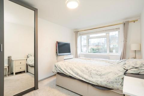 1 Capel Close, London, N20 0QU