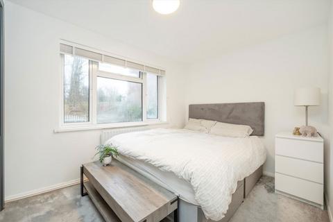 1 Capel Close, London, N20 0QU