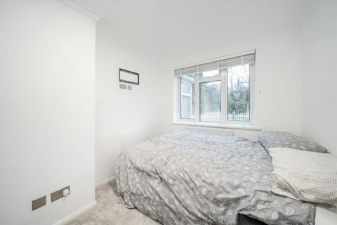 1 Capel Close, London, N20 0QU