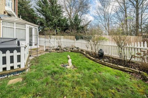 1 Capel Close, London, N20 0QU