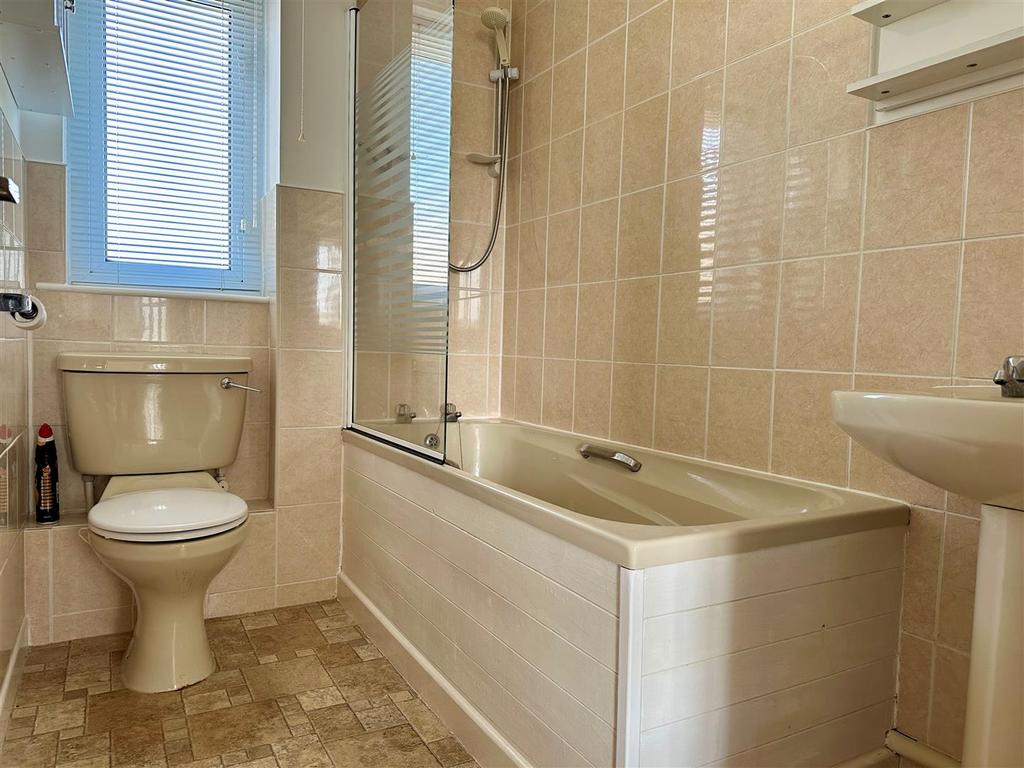 Bathroom.jpg