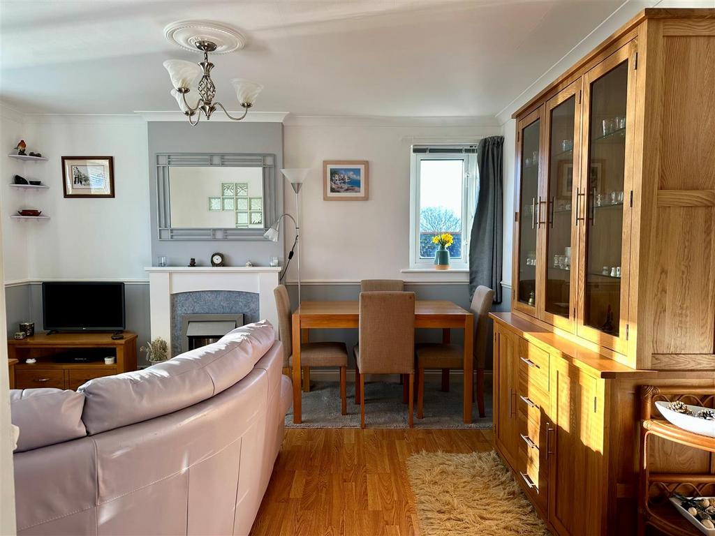 Living Room 2.jpg