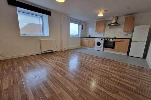 3 bedroom flat to rent, Milliners Court, Milliners Way, Luton, Bedfordshire