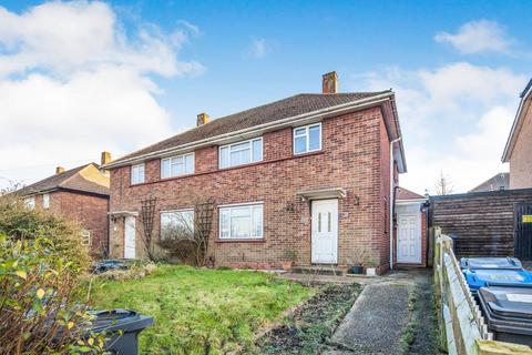 3 bedroom semi-detached house to rent, King Henrys Drive New Addington CR0