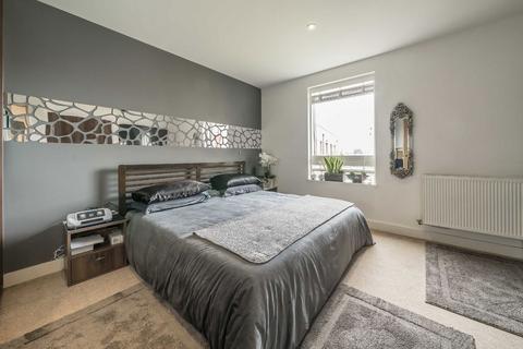 1 bedroom flat for sale, London Road, Isleworth TW7