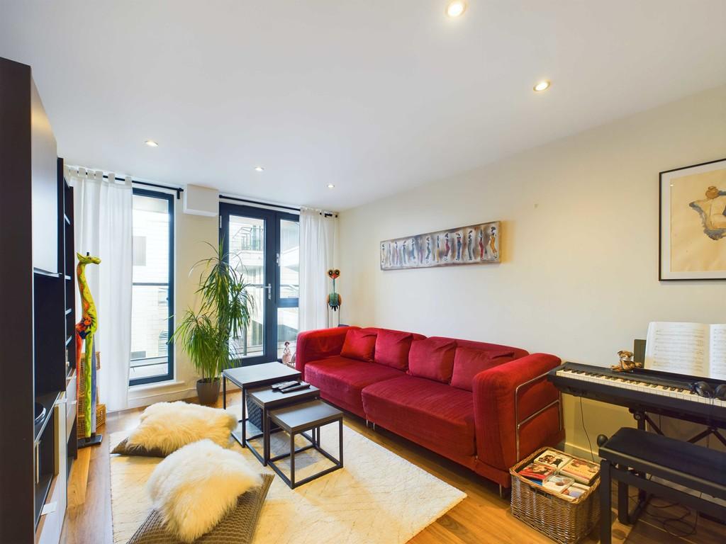 Apartment in Southwark - View 2
