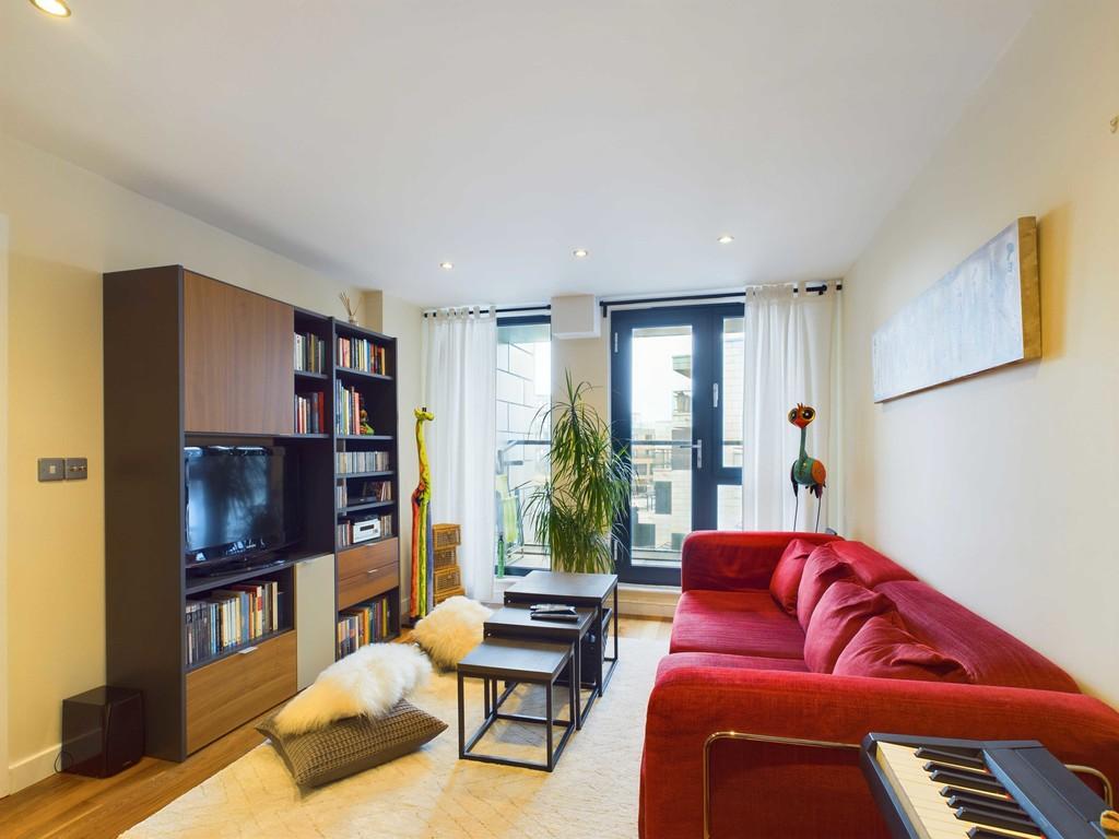 Apartment in Southwark - View 3
