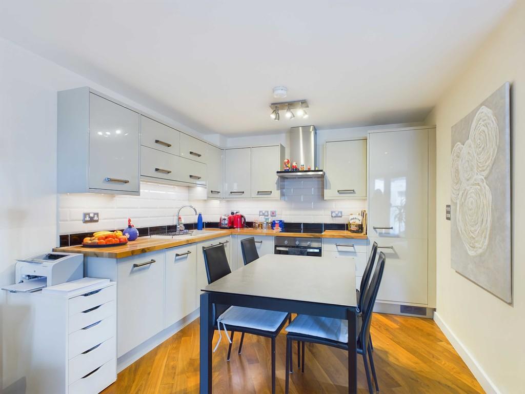 Apartment in Southwark - View 5