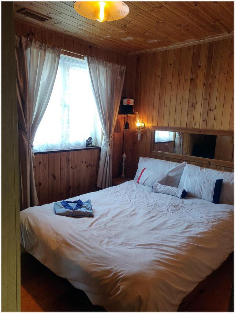 2nd Double Room.2.jpg