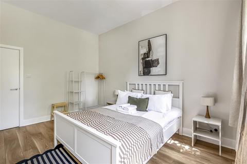 2 bedroom flat for sale, Tavistock Road, W11