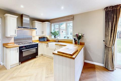 4 bedroom link detached house for sale, Tonbridge Road, Maidstone ME16