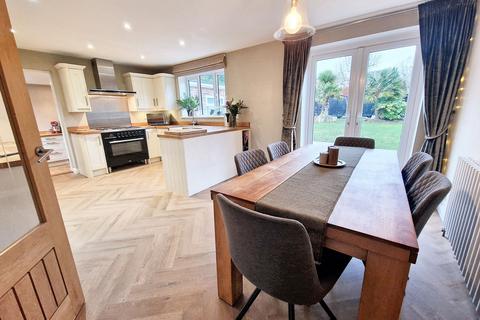 4 bedroom link detached house for sale, Tonbridge Road, Maidstone ME16