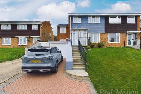 4 bedroom semi-detached house for sale, Wagtail Gardens, South Croydon