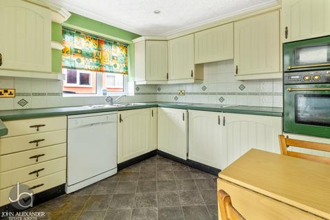 2 bedroom semi-detached bungalow for sale, Heycroft Way, Tiptree