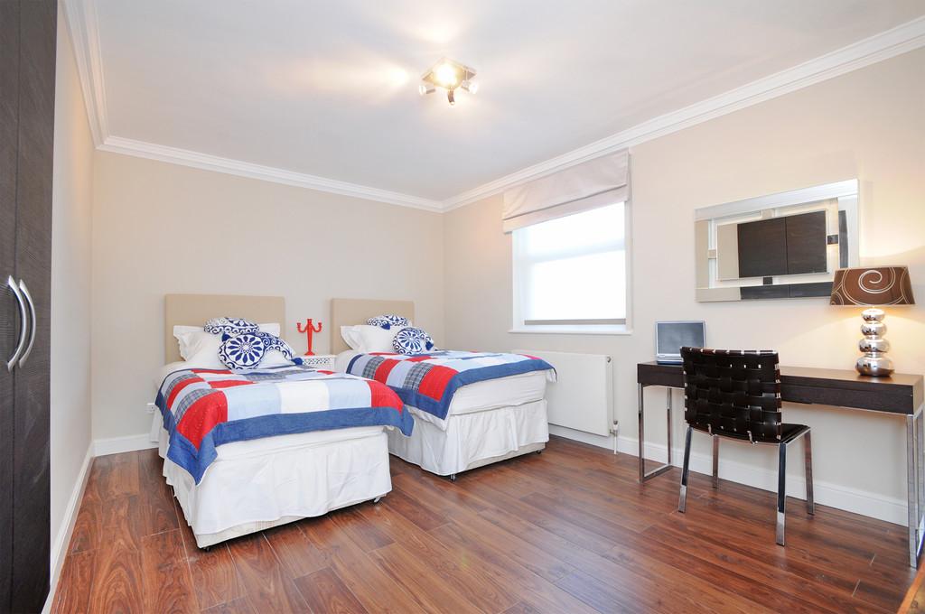 79 BC bedroom3