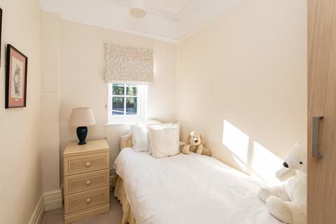 Flat 2, Redcote, 16 Pixham Lane, Pixham, Dorking, RH4 1PT