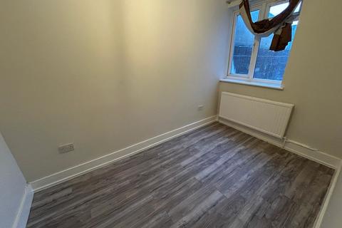 6 bedroom terraced house to rent, Townsend Road, Southall