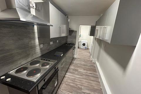 6 bedroom terraced house to rent, Townsend Road, Southall