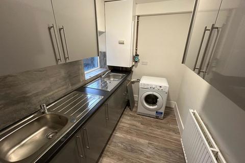 6 bedroom terraced house to rent, Townsend Road, Southall