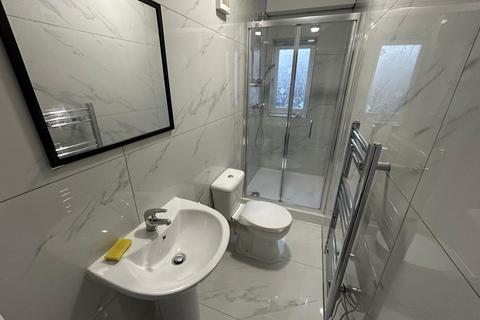 6 bedroom terraced house to rent, Townsend Road, Southall