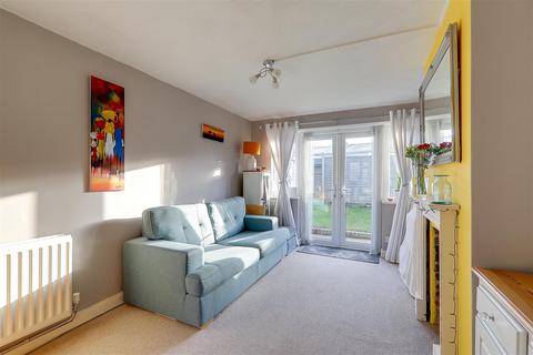 9 Chapel Close, Wick, Littlehampton, BN17 7EA