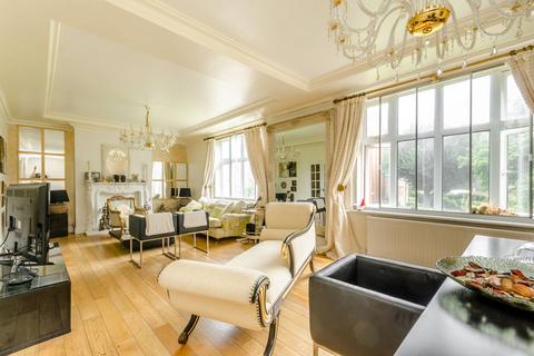 4 bedroom flat to rent, Putney Hill, Putney, London, SW15