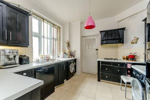 4 bedroom flat to rent, Putney Hill, Putney, London, SW15