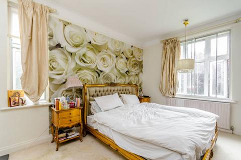 4 bedroom flat to rent, Putney Hill, Putney, London, SW15