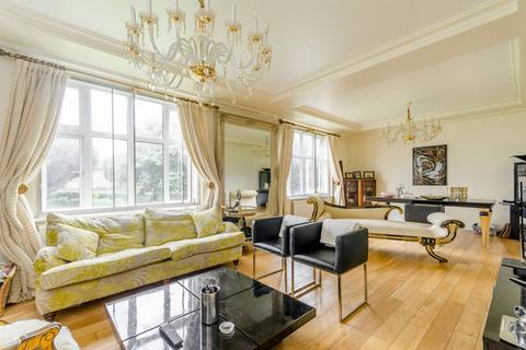 4 bedroom flat to rent, Putney Hill, Putney, London, SW15