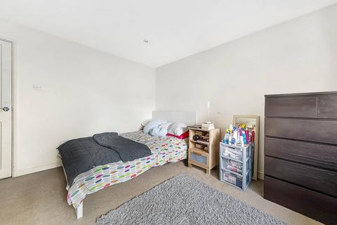 3 bedroom flat to rent, West Hill, Putney, London, SW15