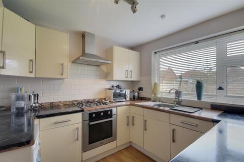 2 bedroom flat for sale, Bushby Close, Sompting, Lancing