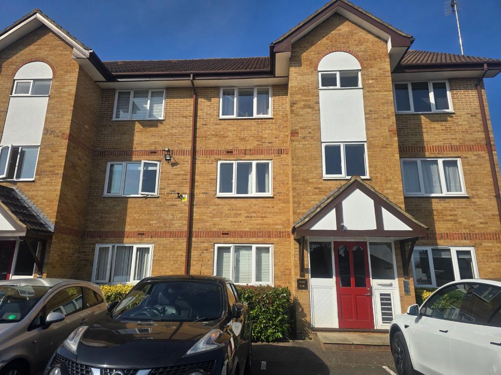 Rochester Drive, Watford... 1 bed flat - £1,150 pcm (£265 pw)