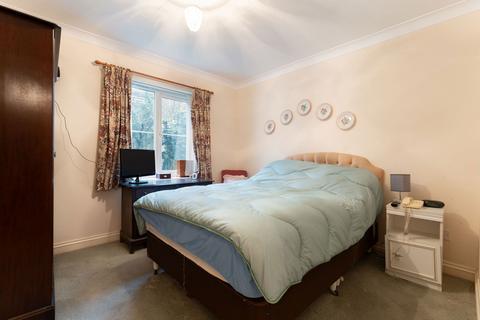 2 bedroom ground floor flat for sale, Three Cuppes Lane, Salisbury SP1