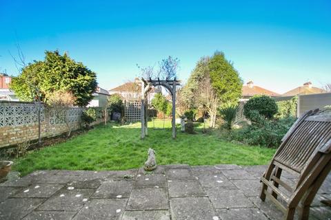 2 bedroom semi-detached bungalow for sale, Hythe Avenue, Bexleyheath